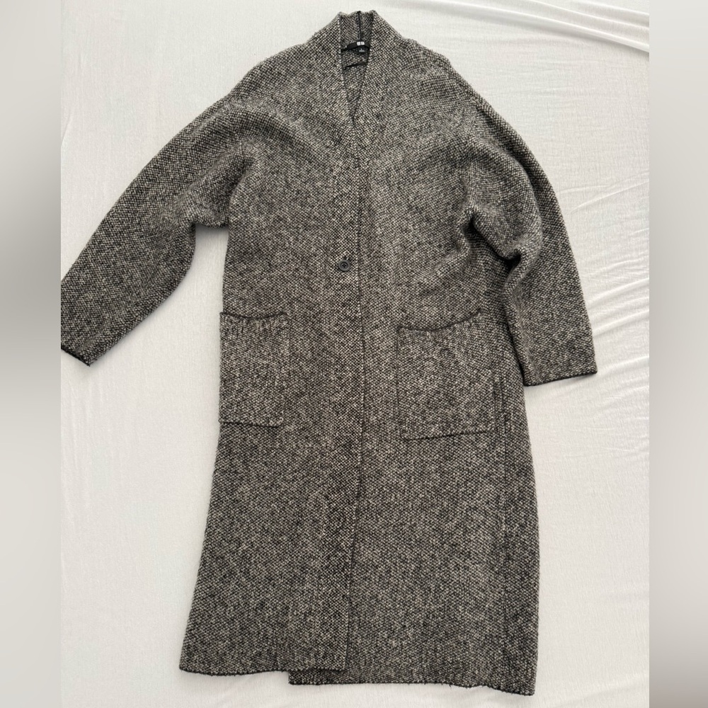 Uniqlo Black and White Wool Blend Sweater Large | Soft, Thick Wool